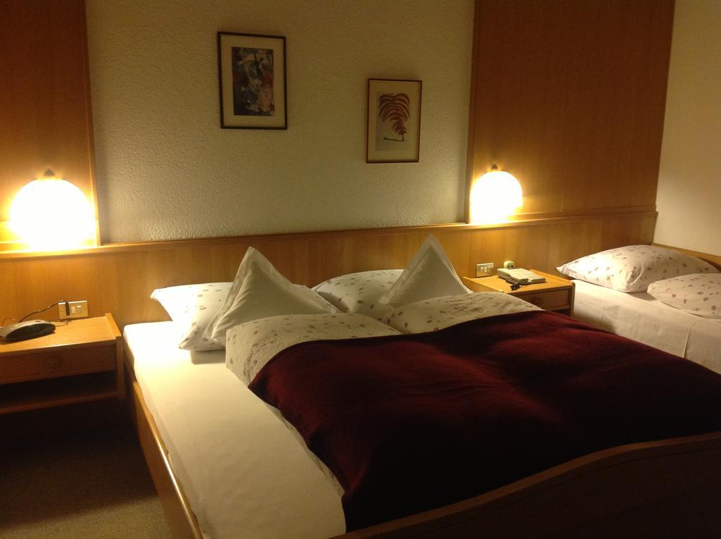 Hotel Garni Lichtenau Schenna Ruang foto